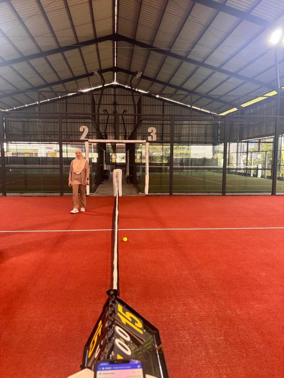 Lapangan padel dan peserta kegiatan Teamfluencer Club.